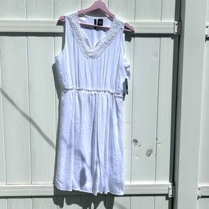 New Directions White Sleeveless Waisted Dress with Cotton Lace Yoke | Large NWT